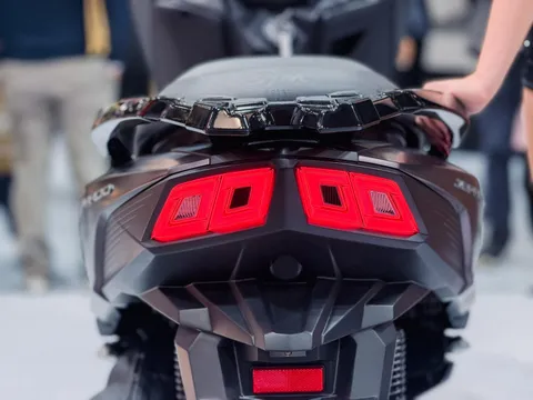 ‘Vua xe ga’ mới chính thức ra mắt, trang bị ‘một 9 một 10’ với Honda SH nhưng thiết kế cá tính hơn