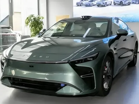 Sedan điện ‘lấn lướt’ Toyota Camry: Nhiều trang bị ‘khủng’, có tự động lái,  giá chỉ 700 triệu đồng