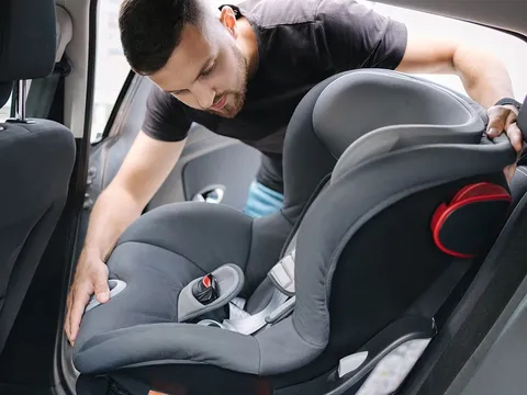 Bảo vệ trẻ trên ô tô: Quy định đáng hoan nghênh nhưng không dễ thực hiện