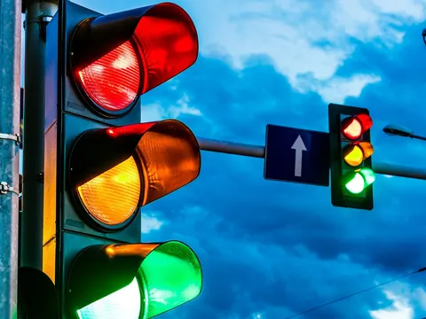 Đèn giao thông trong tương lai có thể bổ sung thêm màu trắng: Dành riêng cho xe tự lái