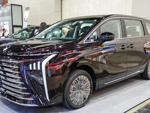 MPV 7 chỗ hybrid mới ‘đe nẹt’ Toyota Alphard: Xe gia đình với thiết kế sang chảnh, hiện đại