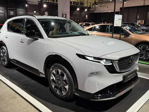 Hàng loạt mẫu xe có nguy cơ 'ra rìa' khi Hà Nội và TP.HCM siết chuẩn khí thải mới