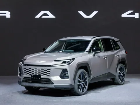 Toyota RAV4 2026 'đội giá' gần 4.000USD, nhiều khách hàng cân nhắc lựa chọn khác