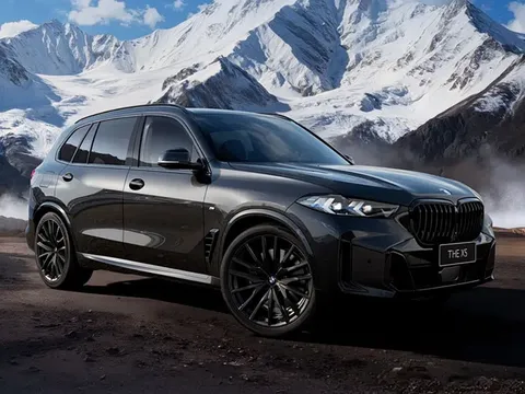 BMW X5 ‘thay áo’ với màu đen huyền bí: SUV thể thao 381 mã lực, nội thất tiện nghi, ngập cộng nghệ