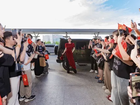 G63 trị giá ‘10 chữ số’ tháp tùng Hương Giang dự Miss Universe 2025: Gây sốt dù chỉ dừng ở top 30