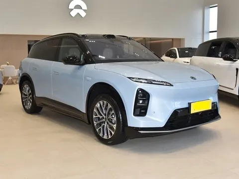 SUV hạng sang 489 mã lực ‘đe nẹt’ Ford Everest: Giá chỉ hơn 900 triệu đồng