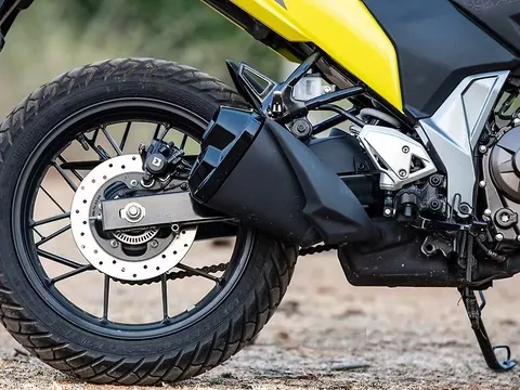 Tin xe 27/11: ‘Huyền thoại côn tay’ mới đẹp hơn Exciter, trang bị át vía Winner R ra mắt với giá mềm