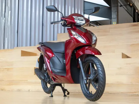 Tin xe trưa 2/12: ‘Tiểu SH’ Honda Vision ra mắt phiên bản mới giá hấp dẫn, thiết kế đẹp không tì vết