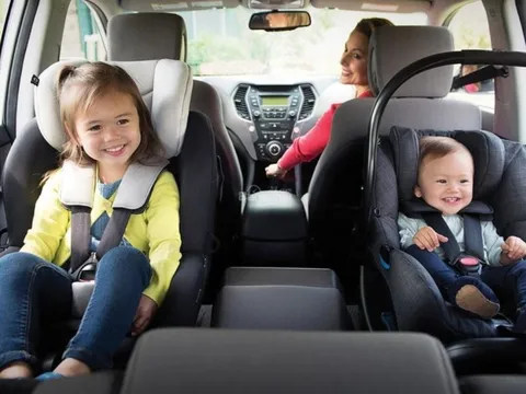 Xe chở khách, xe taxi được ‘nới quy định’: Không bắt buộc lắp ghế an toàn cho trẻ em