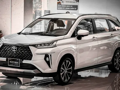 Toyota Veloz Cross ‘xả kho’ giảm tới 75 triệu, rẻ ngang ngửa CUV hạng A