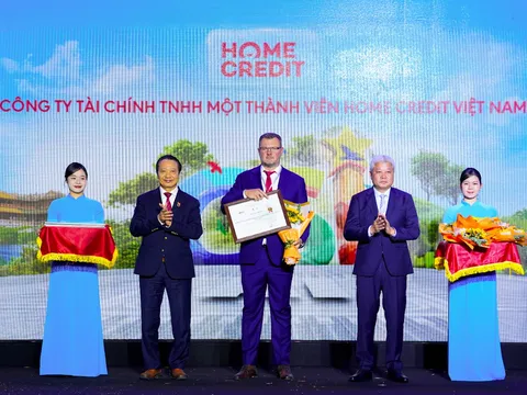 Home Credit xuất sắc lọt Top 10 Doanh nghiệp Bền vững tiêu biểu thuộc lĩnh vực Thương mại - Dịch vụ