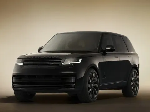 Range Rover SV Black trình làng: ‘Thay áo’ với ngoại thất đen bóng, công suất 615 mã lực