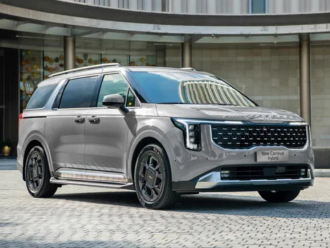 Kia Carnival Hybrid thêm phiên bản Premium: Giá từ 1,539 tỷ đồng, có ghế VIP và tùy chọn nội thất