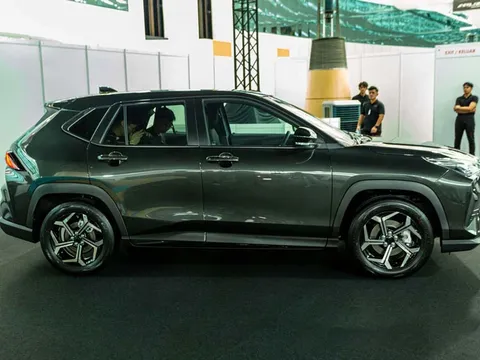 Điểm tin ô tô 18/12: ‘Kình địch’ Yaris Cross ra mắt, Toyota C-HR+ giá hơn 1,2 tỷ đồng trình làng