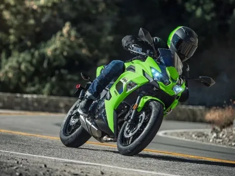 Tin xe hot 31/12: Ra mắt ‘vua côn tay’ mới đẳng cấp hơn Honda Winner R và Yamaha Exciter, giá cực rẻ