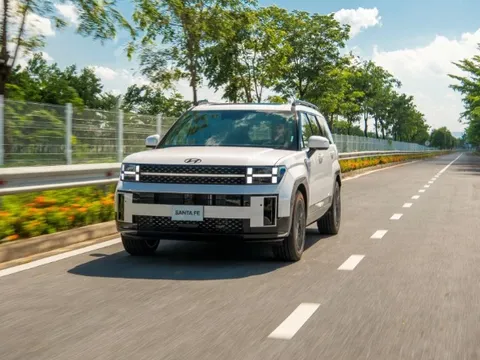 Điểm tin ô tô 8/1: Sedan điện Xiaomi SU7 nâng cấp ‘cực khủng’, Hyundai Santa Fe 2026 ra mắt