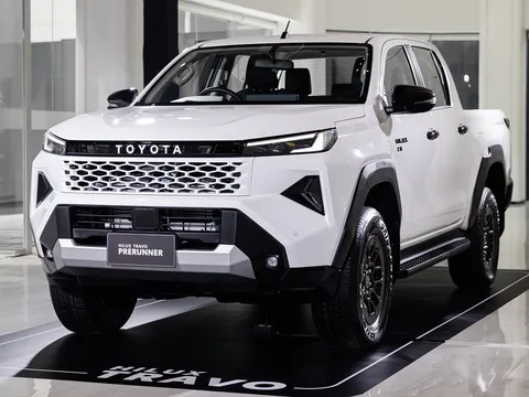 Toyota Hilux 2026 chốt ngày ra mắt: Động cơ 2.8L mới, giá từ 700 triệu đồng, ‘đe nẹt’ Ford Ranger