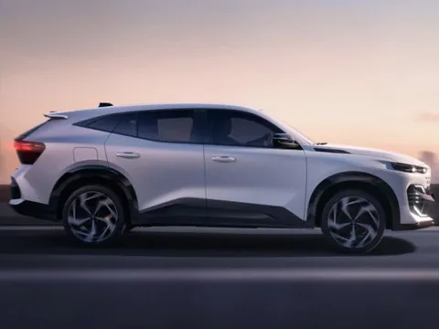 Điểm tin ô tô 14/1: Điểm tin ô tô 14/1: SUV hybrid cỡ lớn ra mắt, đối thủ của Mazda CX-5 mở bán