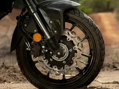 Chính thức ra mắt ‘chiến binh côn tay’ 400cc mới mạnh mẽ hơn Yamaha Exciter, giá rẻ so với trang bị