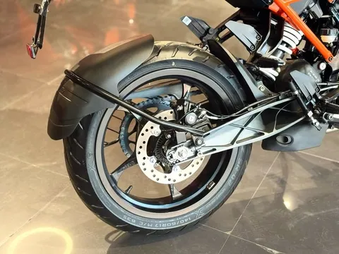 Tin xe 12/2: Ra mắt ‘vua côn tay’ 200cc mới giá 48 triệu đồng, ‘đè bẹp’ Yamaha Exciter và Winner R