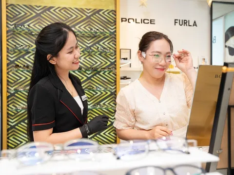 Kính Hải Triều tư vấn: Cách tìm cặp mắt kính chính hãng phù hợp