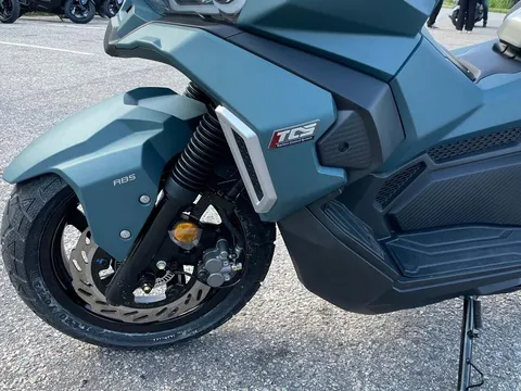 ‘Kỳ phùng địch thủ’ của Honda ADV 160 chính thức ra mắt với giá cạnh tranh, có ABS và TCS như SH