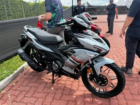 Tin xe 7/4: ‘Vua côn tay’ 150cc mới giá chỉ 47 triệu đồng đánh bại Honda Winner R và Yamaha Exciter