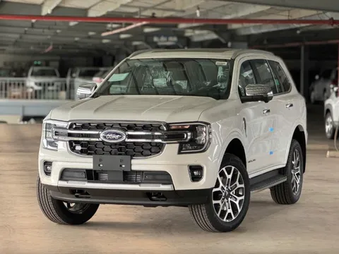 Ford Everest phiên bản mới 'đổ bộ' Việt Nam: ‘Cứu cánh’ cho khách Việt khi giá dầu cao ngất ngưởng