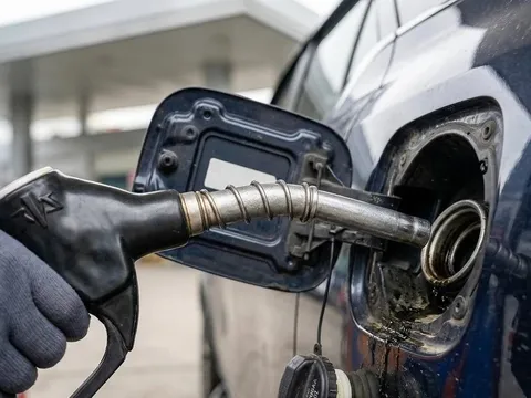 Giá xăng dầu tối ngày 14/4 rất rẻ, SUV cỡ C nào giúp tiết kiệm nhất? Mazda CX-5 không phải tối ưu