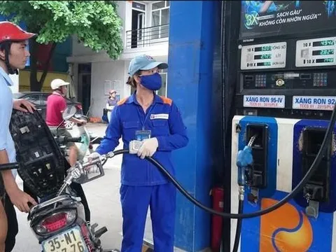 Tin giá xăng dầu ‘hot’ tối 18/4: Đồng loạt về mốc 'rẻ như bèo', giá lăn bánh VinFast VF 3 bao nhiêu?