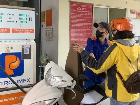 Tin nóng giá xăng dầu tối 21/4: Xăng RON 92 và RON 95 cùng giảm ‘mất phanh’, ‘vua xe ga’ mới ra mắt