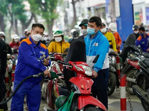 Tin ‘nóng’ giá xăng dầu Petrolimex tối 26/4: RON 95 ‘bán như cho’, ra mắt ‘vua xe ga’ 150cc mới ‘nét’ hơn SH và SH Mode