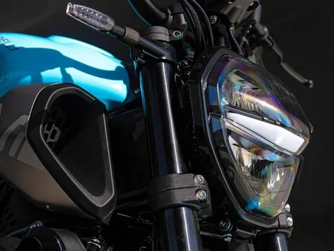 ‘Vua côn tay’ 125cc mới chính thức ra mắt với giá rẻ: Phân khúc khác Yamaha Exciter, có ABS 2 kênh át vía Honda Winner R