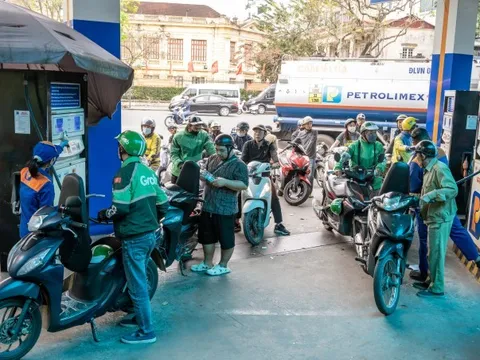 Tin xăng dầu ‘hot’ 15/5: Xăng RON 95 giảm mạnh gần 10.000 đống/lít so với đỉnh, 'đầy bình' xe ga 150cc và 160cc cực rẻ