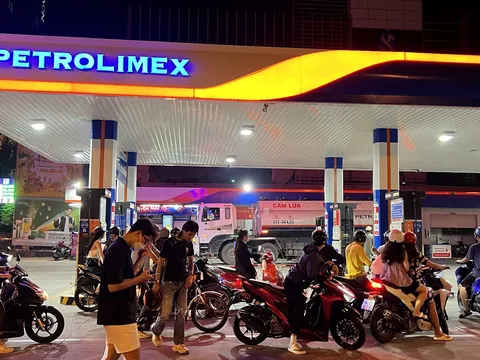 Tin giá xăng dầu ‘hot’ 30/5: RON 92, RON 95 và dầu diesel đua nhau giảm về sát ‘đáy’, đầu bình xe ga 150-160cc bao nhiêu?
