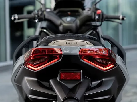 Đại chiến Honda SH, Yamaha chính thức ra mắt ‘vua xe ga’ 292cc mới đẹp long lanh, trang bị xịn mà giá cực hấp dẫn