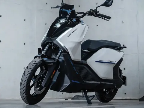 Chính thức ra mắt ‘xe ga quốc dân’ mới giá 48 triệu đồng: Thiết kế ‘nét’ hơn Honda Vision, có 2 kênh ABS át vía SH Mode
