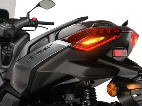 Yamaha chính thức ra mắt ‘vua xe ga’ 292cc mới ấn tượng hơn Honda SH: Có ABS 2 kênh và TCS, giá cạnh tranh