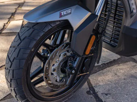 Chính thức ra mắt ‘vua xe ga’ 278cc mới cá tính hơn Honda SH: Giá rẻ, có màn TFT, ABS 2 kênh và TCS