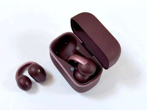 Anker soundcore AeroClip 2: Đàm thoại giữa phố ồn, đeo nhẹ và thêm điểm nhấn cho phong cách