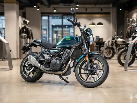‘Huyền thoại côn tay’ mới của Anh Quốc ra mắt với giá rẻ, thiết kế khác Yamaha Exciter và Honda Winner R, có ABS 2 kênh