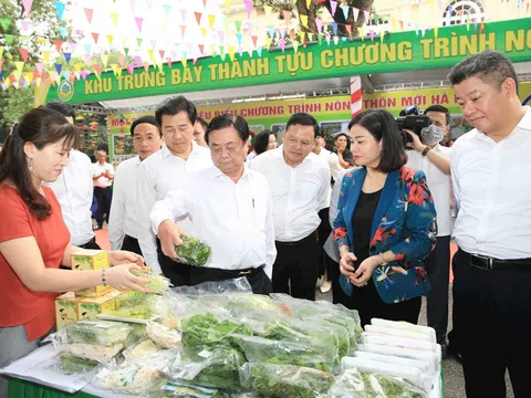 Bộ trưởng Lê Minh Hoan: "Mỗi khi có dịp, hãy về với nông thôn..."