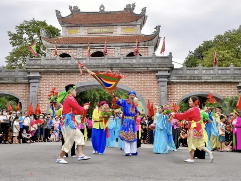 PHOTO: Múa dân vũ diệt Giảo Long trong lễ hội truyền thống đình làng Lệ Mật