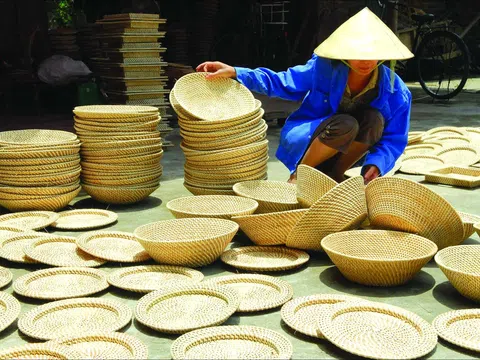 Làng nghề mây tre đan Phú Vinh: lưu giữ giá trị truyền thống