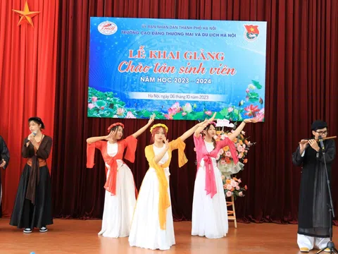 Sôi động chào đón các “Tân Binh” Trường Cao đẳng Thương mại và Du lịch Hà Nội