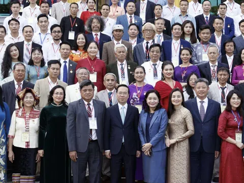 Chủ tịch nước gặp mặt thân mật nghệ nhân, thợ giỏi trong lĩnh vực thủ công mỹ nghệ