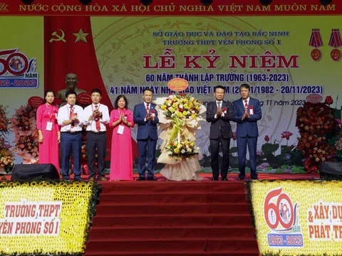 Bộ trưởng Nguyễn Mạnh Hùng: 'Muốn học tốt thì hãy hỏi nhiều hơn'