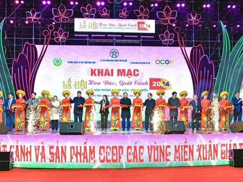 PHOTO: Khai mạc Lễ hội Hoa đào, Quất cảnh và sản phẩm OCOP các vùng miền xuân Giáp Thìn 2024