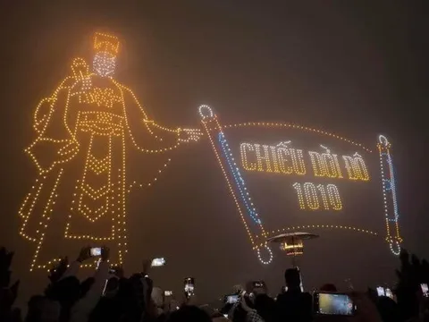 Hé lộ về doanh nghiệp đứng sau màn trình diễn 2.000 drone đêm giao thừa