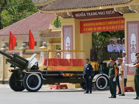 In pictures: People bid farewell to General Secretary Nguyen Phu Trong on the way to his final resting place